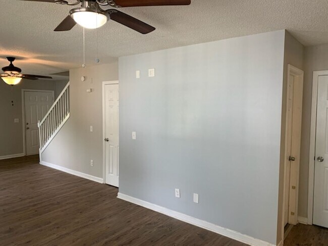Building Photo - 106 Winterberry Ln