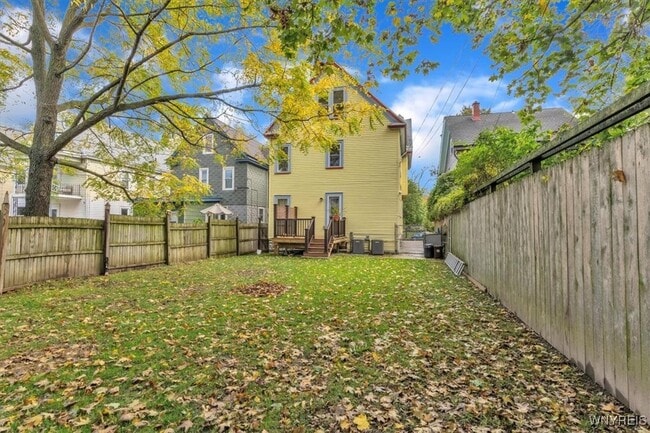 Building Photo - 260 Baynes St