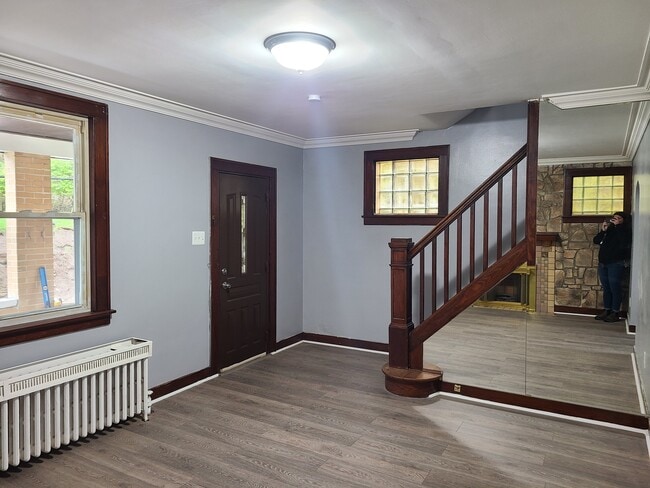 Building Photo - 1263 Grotto St