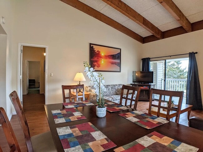 Building Photo - Cedar Lodge-308