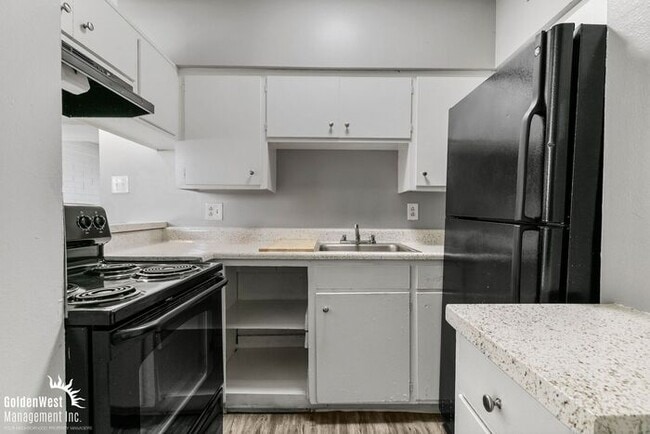 Building Photo - Beautifully Renovated 2Bdm 2Ba Apartment in Phoenix - MI Special