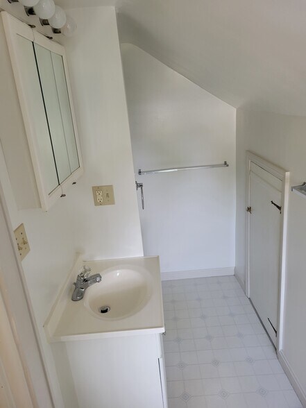 Building Photo - 1448 Massillon Rd