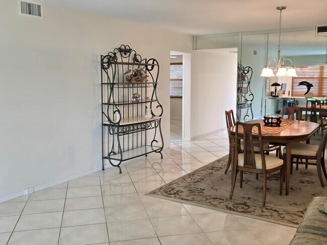Building Photo - 3403 Bimini Ln