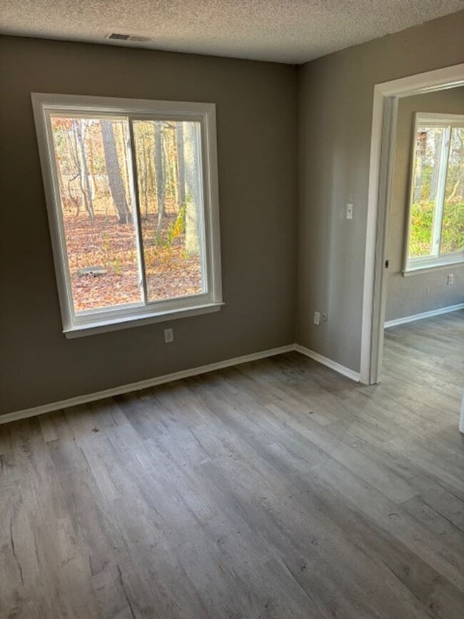 Building Photo - For Rent / En Alquiler: Spacious Condo Bur...