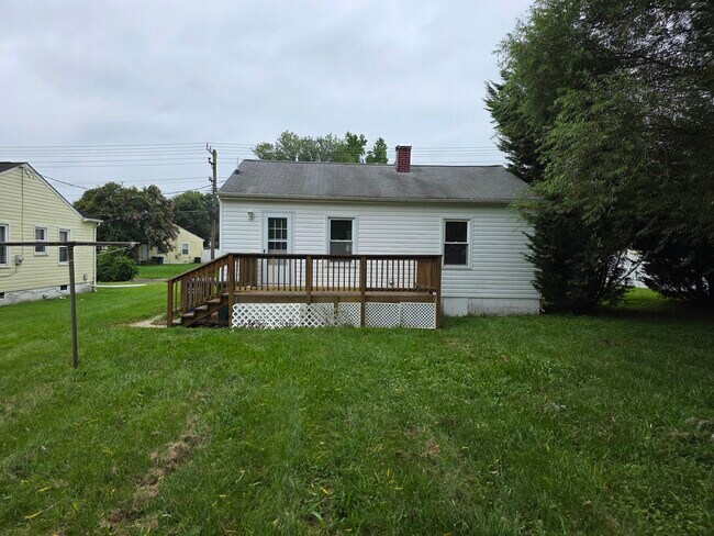 Building Photo - 651 Plater St