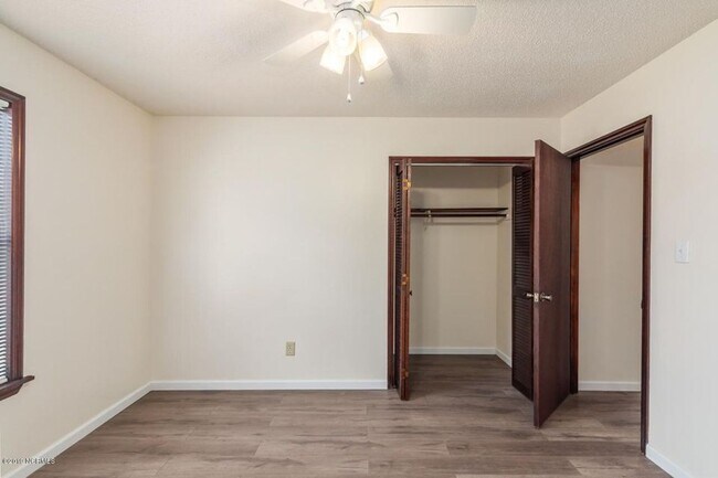 Building Photo - 2 Bedroom, 2 Bathroom Home