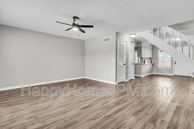Building Photo - 5737 Dewsbury Ln