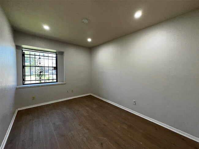 Building Photo - 12815 Segrest Dr