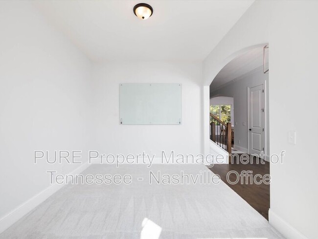 Building Photo - 631 Silva Ln