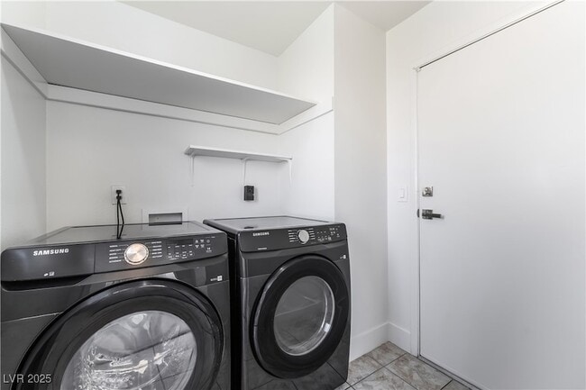 Building Photo - 8644 Trafalgar Dr