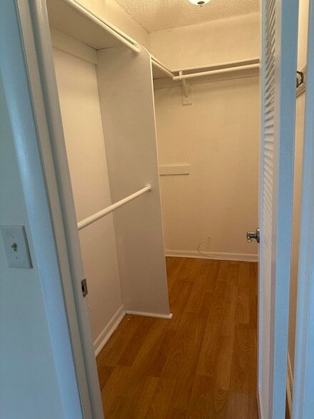 Building Photo - 548 Normandy Ln