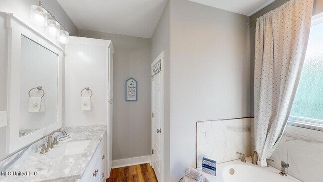 Building Photo - 1215 Ocean View Dr