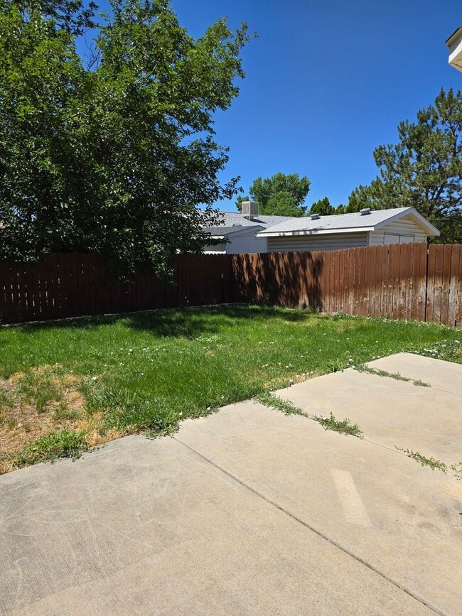 Building Photo - Nestled 3 bedroom, 2 bathroom in Fruitvale area