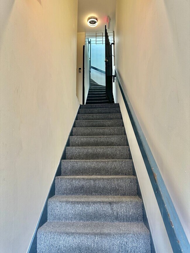 Building Photo - 2052 -Loukas