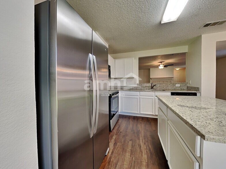 Building Photo - 5428 Kleberg Dr