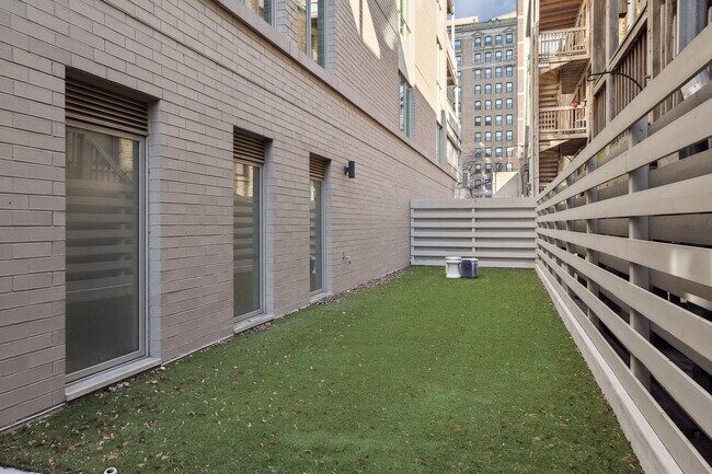 Building Photo - 2753 N Hampden Ct