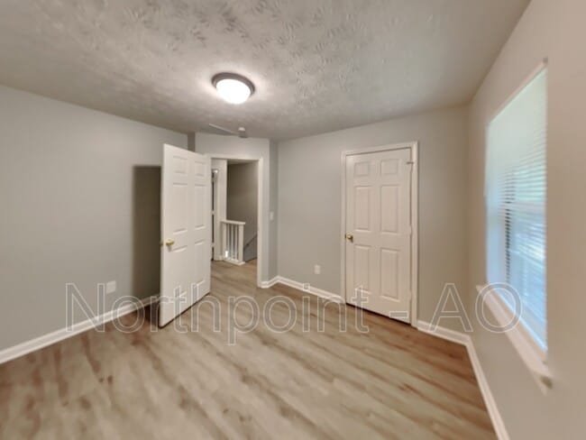 Building Photo - 5761 Western Hills Dr