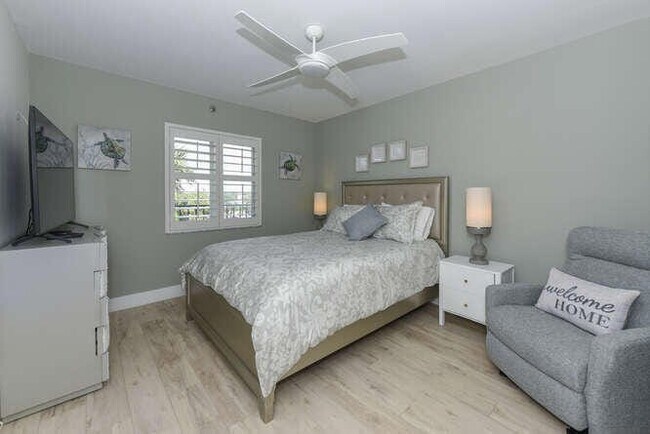 Building Photo - 275 Palm Ave