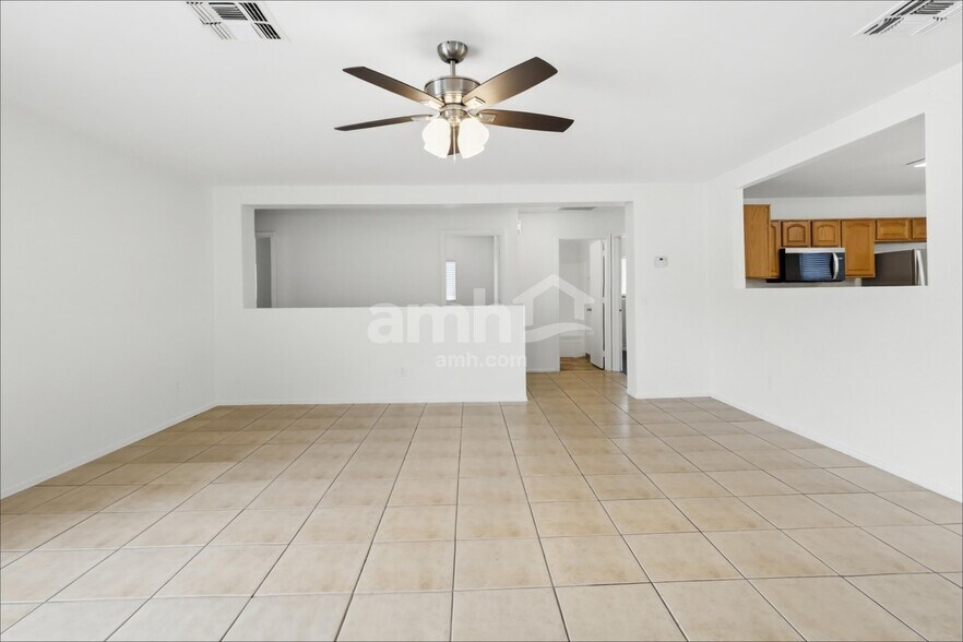Building Photo - 11514 W Bloomfield Rd