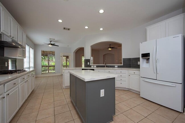 Building Photo - 3238 Enclave Ln