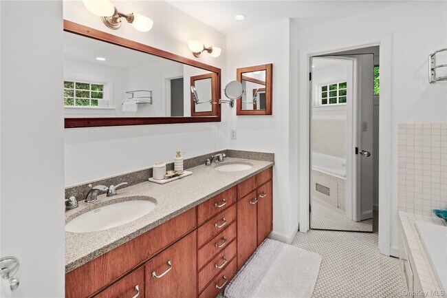 Building Photo - 197 Hog Creek Rd