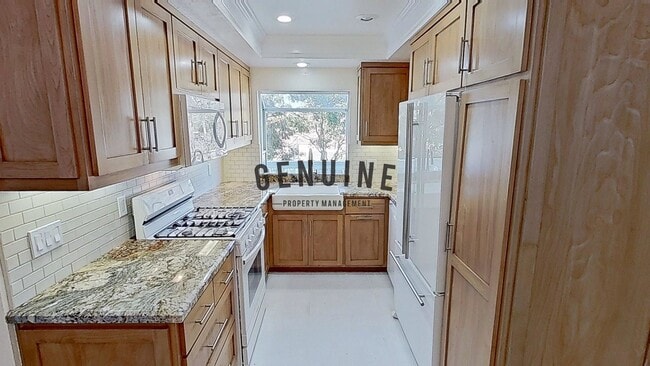 Building Photo - Move-in Special: $500 off 1st Month’s Rent...