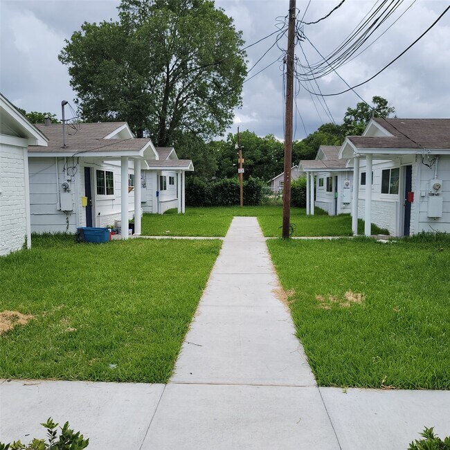 Building Photo - 3823 Lydia St