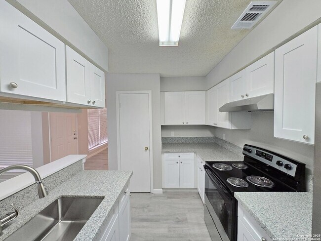 Building Photo - 5507 Roanwood