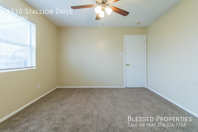 Building Photo - 4510 Stallion Dr