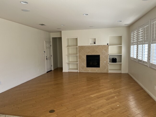 Building Photo - 5210 Village Green Ln