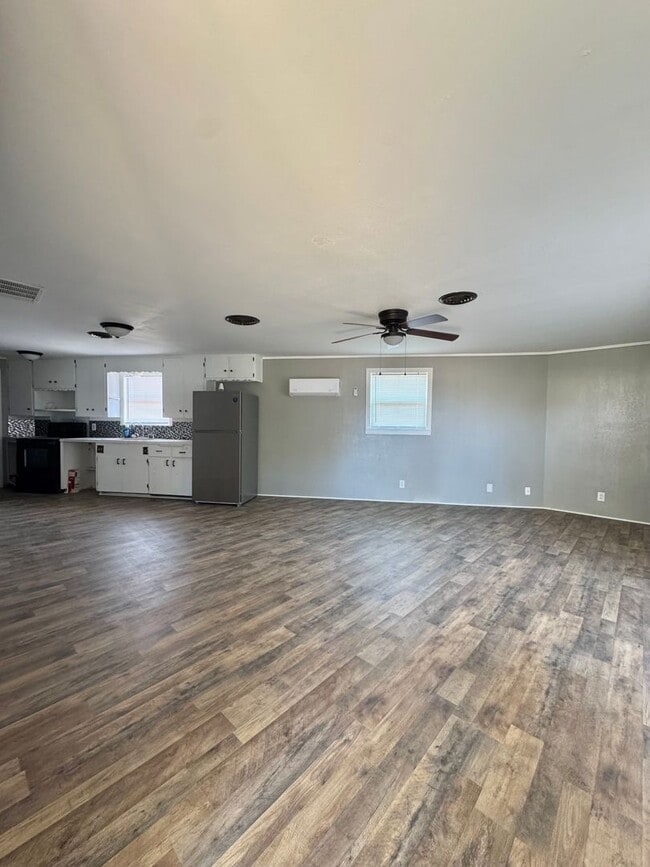 Building Photo - 1 Bedroom Home across from Angelo State Un...