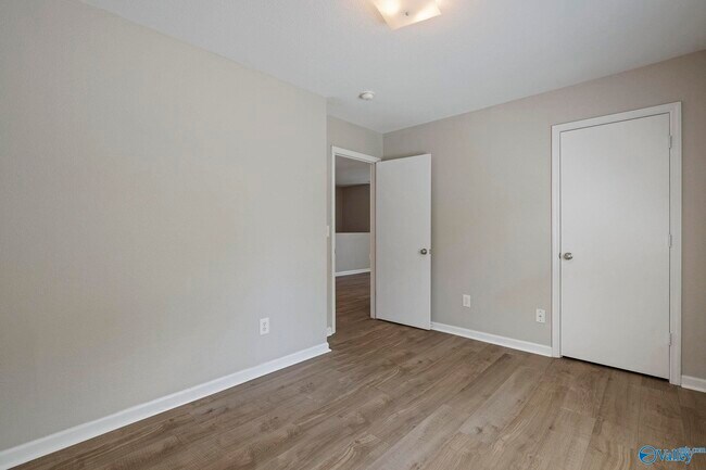 Building Photo - 102 Whitestone Dr NE