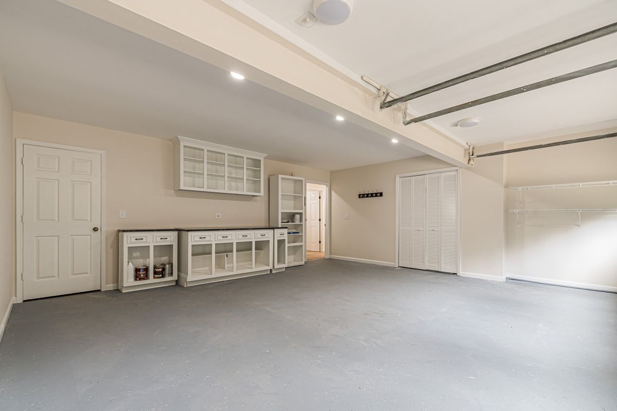 Building Photo - 2911 Bentwood Dr