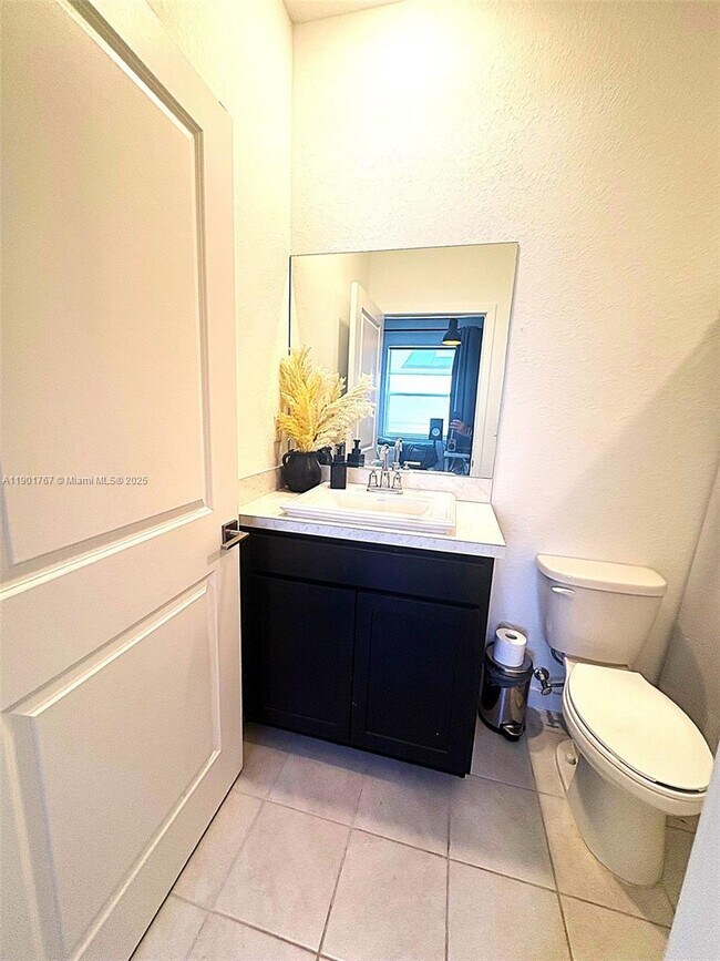 Building Photo - 476 NE 5th St