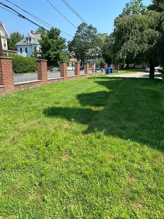 Building Photo - 16 Central St