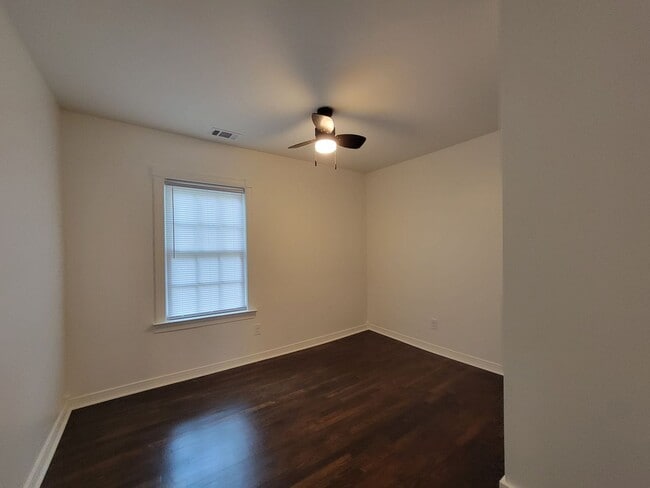 Building Photo - “This is where dinner parties and game nig...