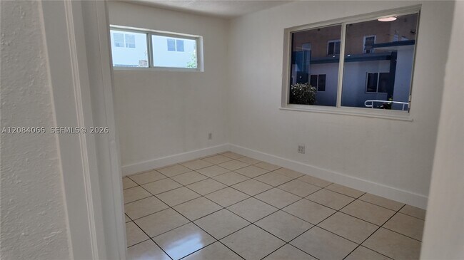 Building Photo - 3737 NW 20th Ct