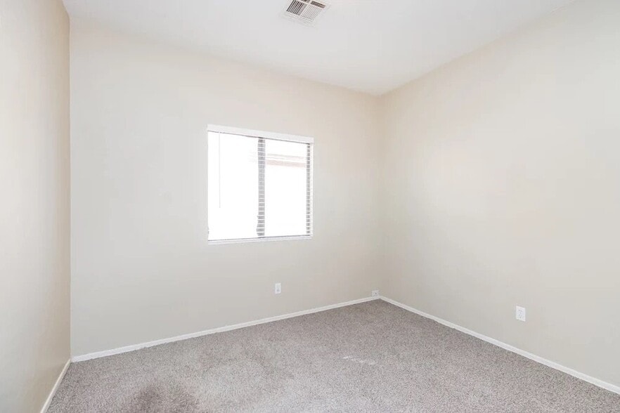 Building Photo - 903 W St Kateri Ave