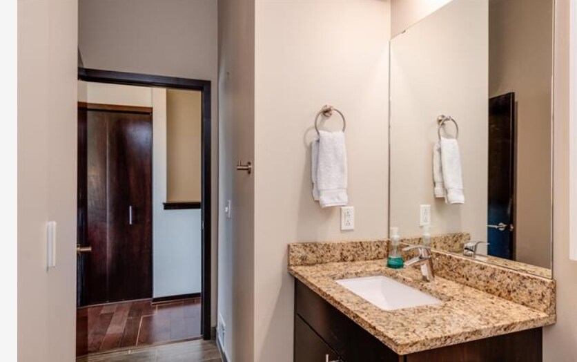 Building Photo - 803 E Mifflin St