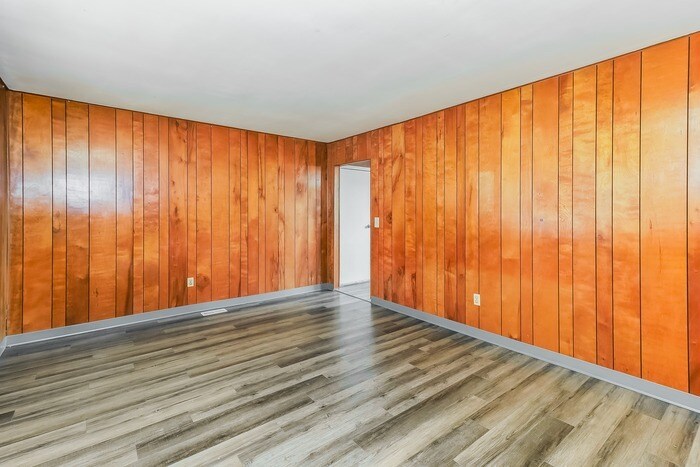 Building Photo - 10926 Pleasanthill Dr