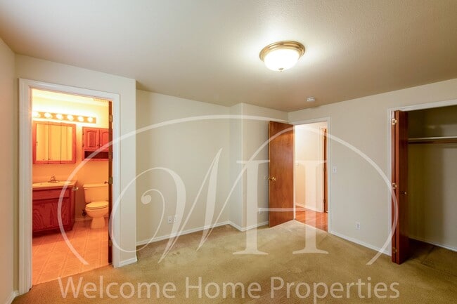 Building Photo - 337 NE Kingwood Pl