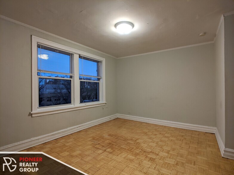 Primary Photo - 705 W Belmont Ave