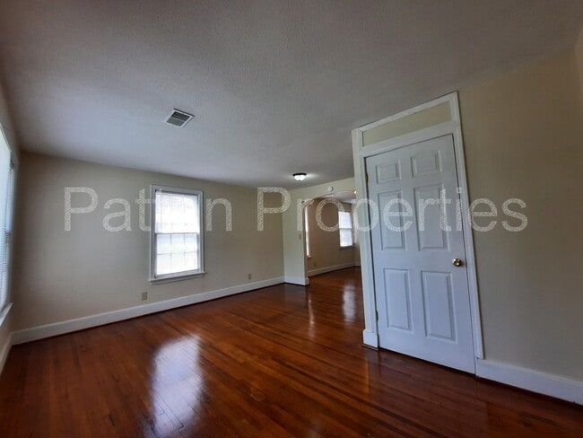 Building Photo - College Place Home