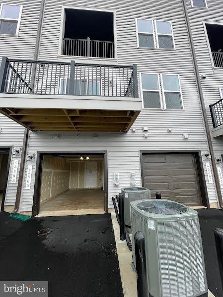 Building Photo - 43805 Middleway Ter