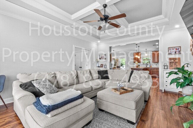 Building Photo - "Charming 3-Bedroom Home with 2 Full Baths...