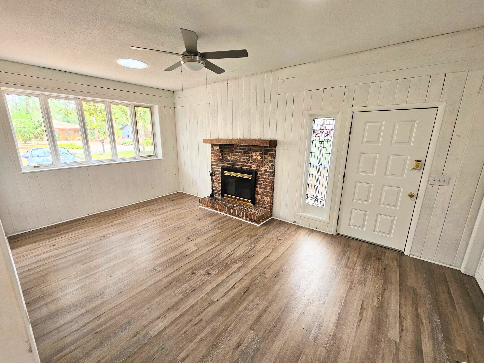 Building Photo - 9 E Pine Ct