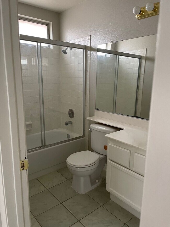 Building Photo - 2 bedroom 2 bath house near Desert Shores/ Available 4/1/2026