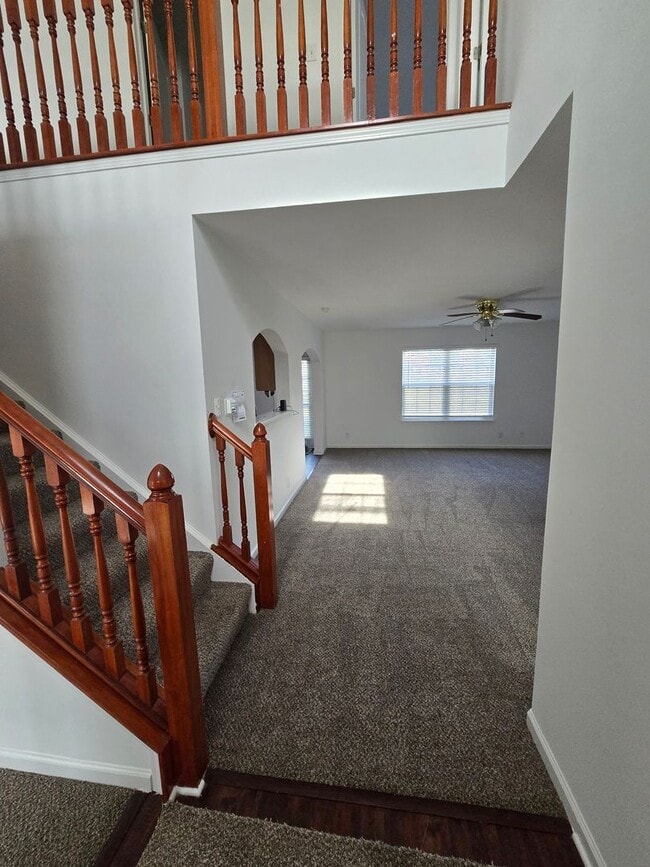 Building Photo - Newly Updated Four Bedroom Home located ne...