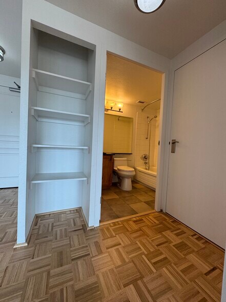 Building Photo - 417 E Kiowa