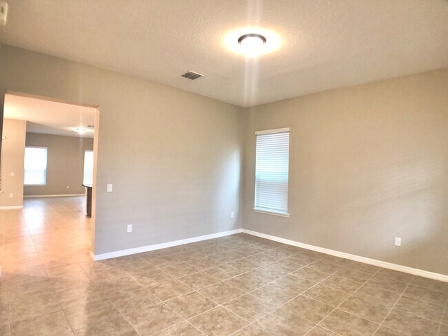 Building Photo - 12663 Salomon Cove Dr